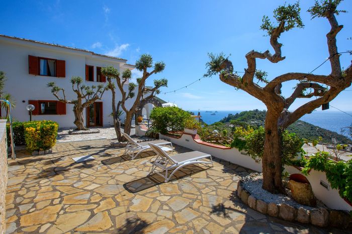 Jamali villa photo.